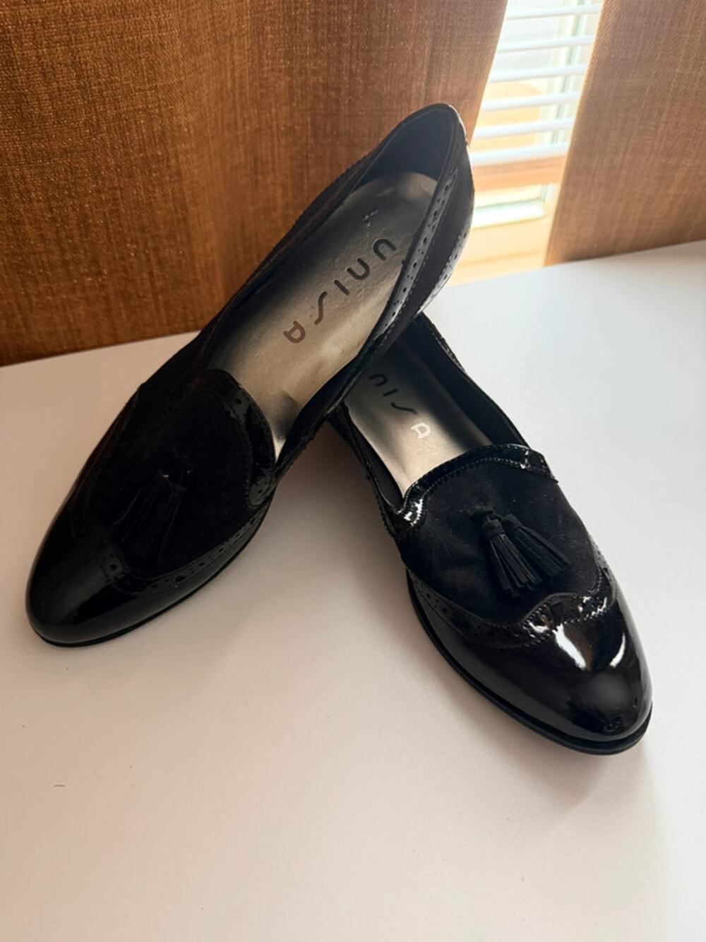 Unisa Loafers wing tip womens black 8.5 tassel 181